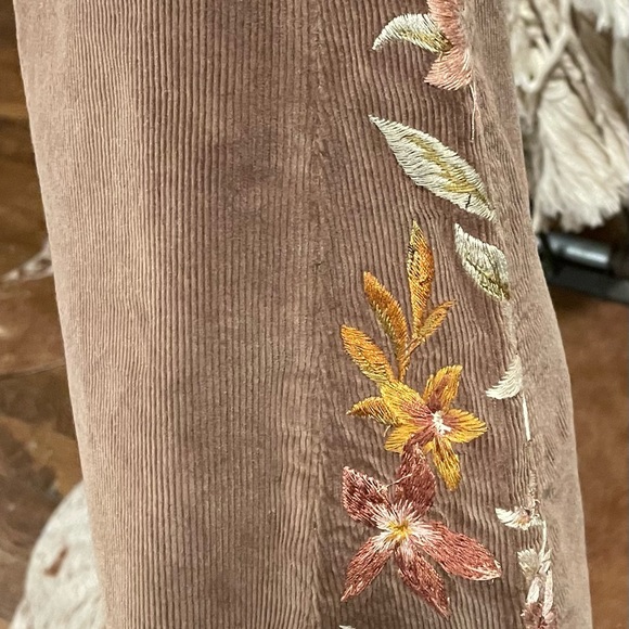 Driftwood flare leg with embroidery on outer legs and back pocket - Picture 4 of 4